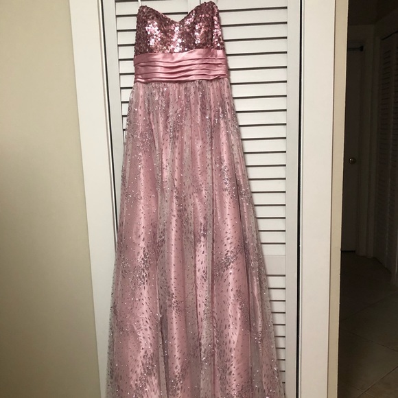 Betsy Adam gown - Picture 2 of 2